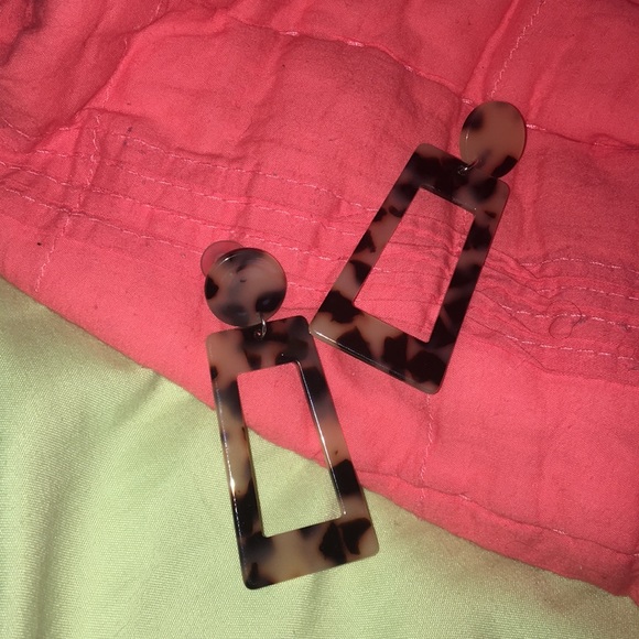 Geometric Resin Statement earring - Picture 2 of 4